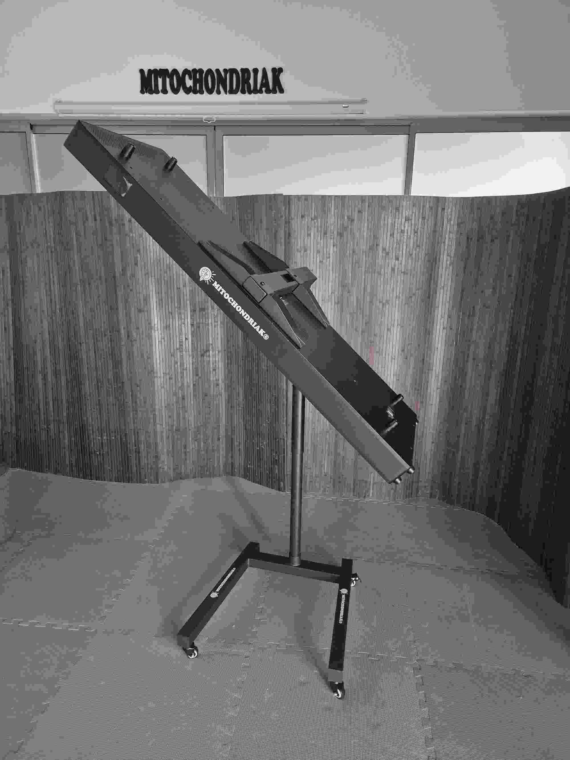 Mitochondriak - red, nir and UV light therapy devices, blue light blocking glasses and indoor lightning solutions